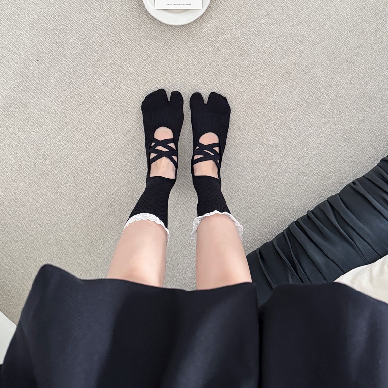 Lace Trim Split Toe Yoga Socks - огляд і ціна Embellish Knit
